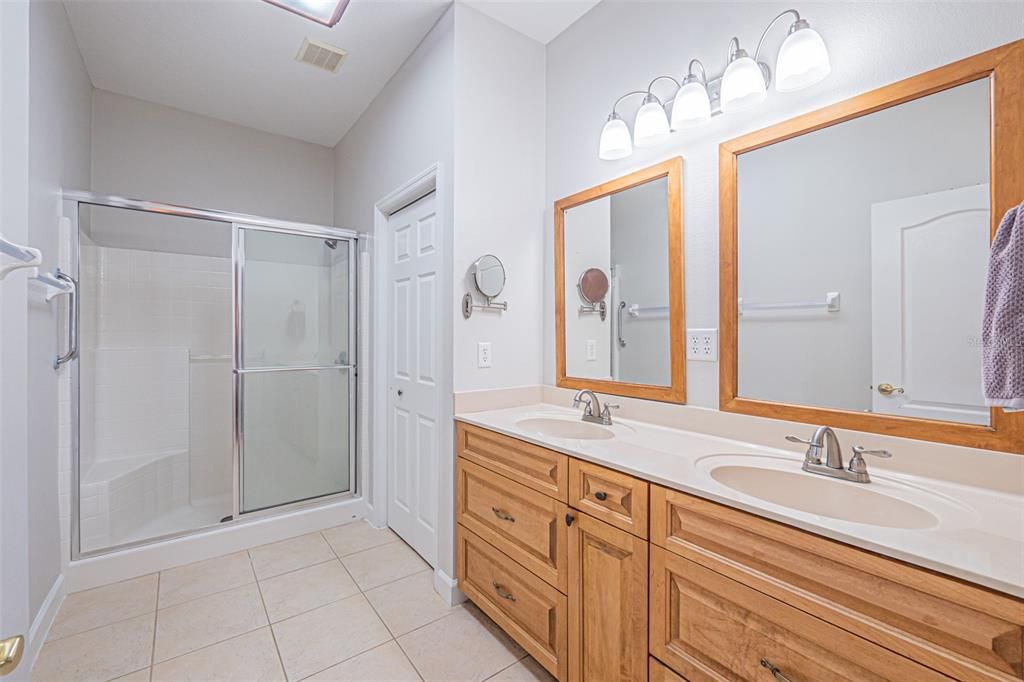 For Sale: $360,000 (3 beds, 3 baths, 2087 Square Feet)