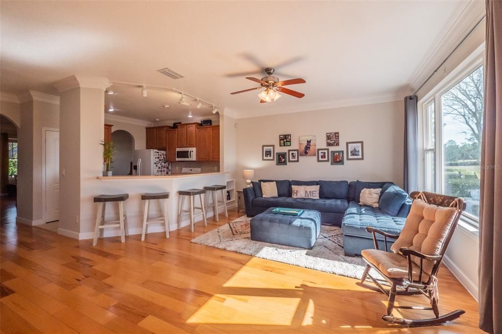 For Sale: $360,000 (3 beds, 3 baths, 2087 Square Feet)