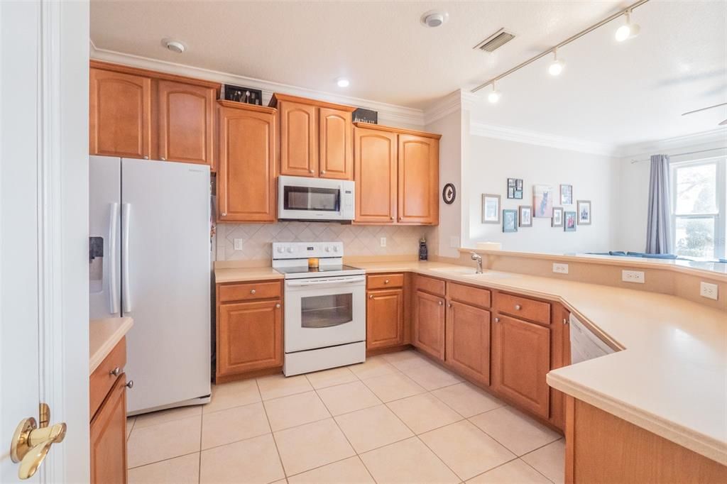 For Sale: $360,000 (3 beds, 3 baths, 2087 Square Feet)