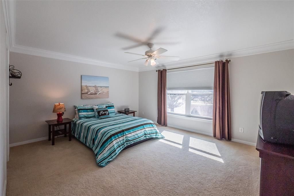 For Sale: $360,000 (3 beds, 3 baths, 2087 Square Feet)