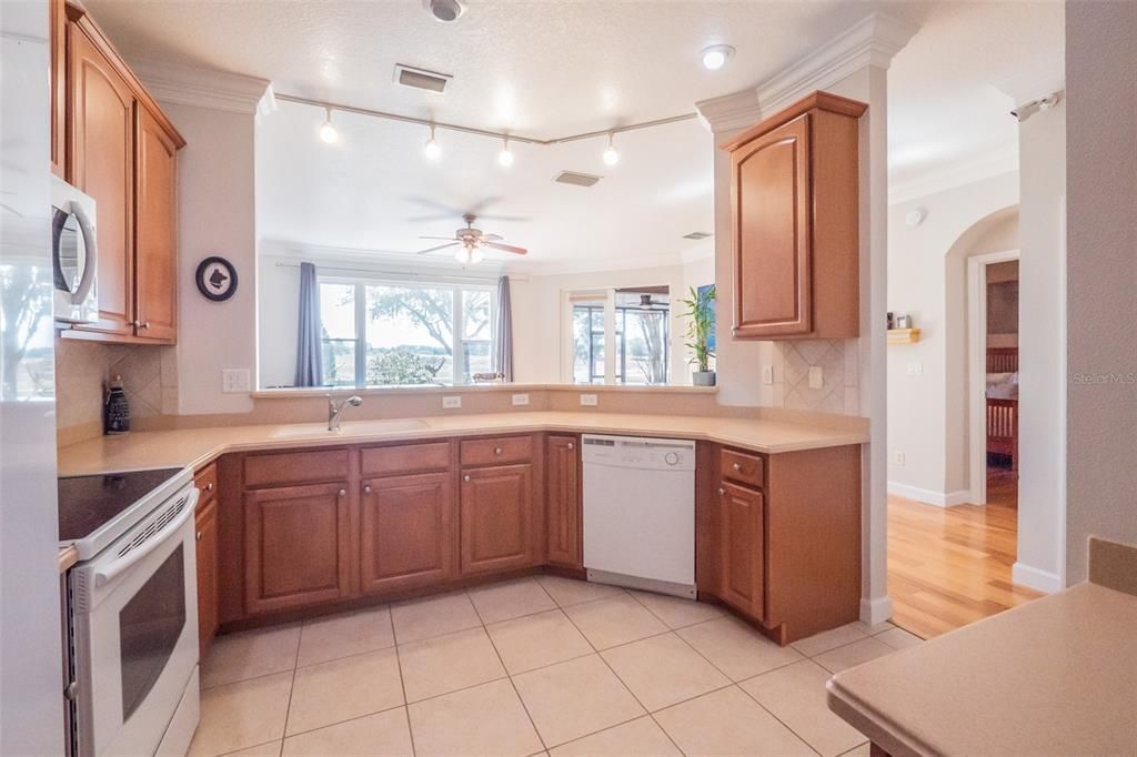 For Sale: $360,000 (3 beds, 3 baths, 2087 Square Feet)