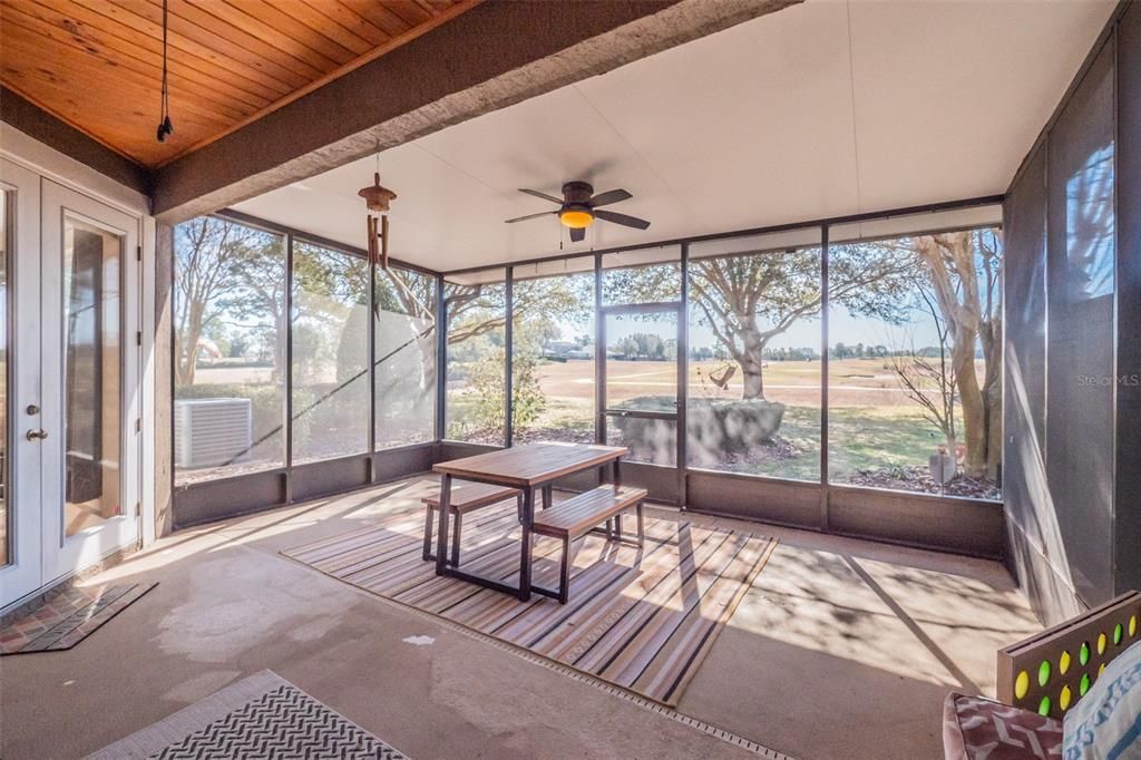 For Sale: $360,000 (3 beds, 3 baths, 2087 Square Feet)