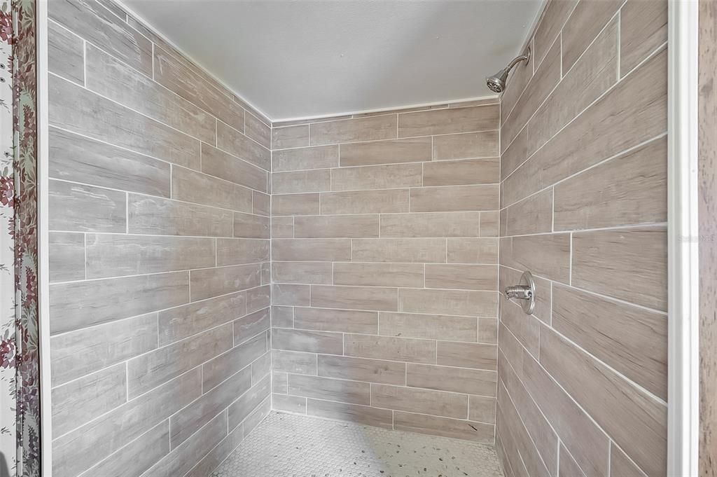 For Sale: $175,000 (2 beds, 2 baths, 910 Square Feet)