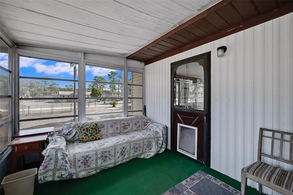 For Sale: $175,000 (2 beds, 2 baths, 910 Square Feet)