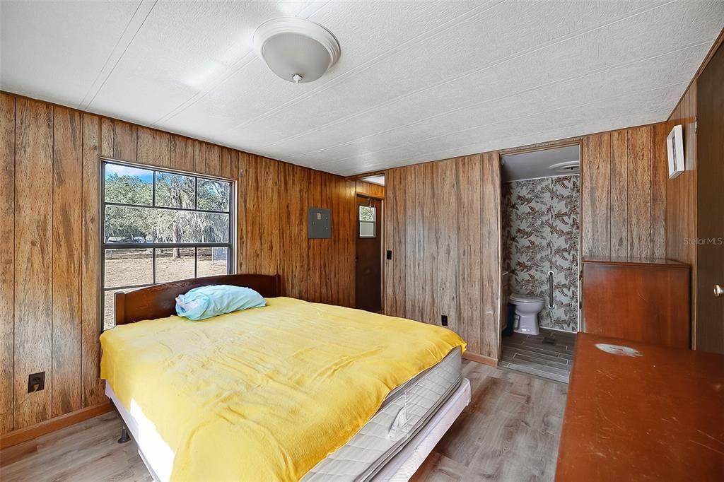 For Sale: $175,000 (2 beds, 2 baths, 910 Square Feet)