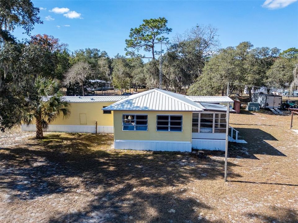 For Sale: $175,000 (2 beds, 2 baths, 910 Square Feet)