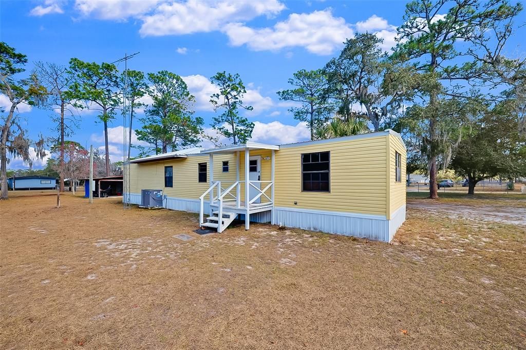 For Sale: $175,000 (2 beds, 2 baths, 910 Square Feet)