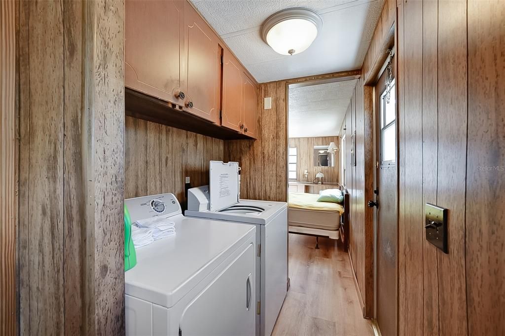 For Sale: $175,000 (2 beds, 2 baths, 910 Square Feet)