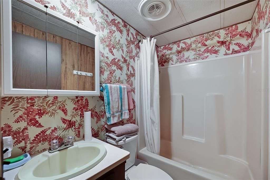 For Sale: $175,000 (2 beds, 2 baths, 910 Square Feet)