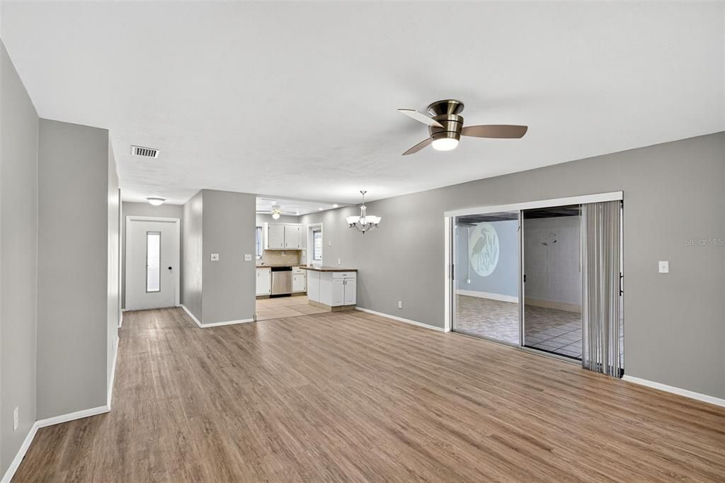 For Sale: $144,900 (2 beds, 2 baths, 1151 Square Feet)