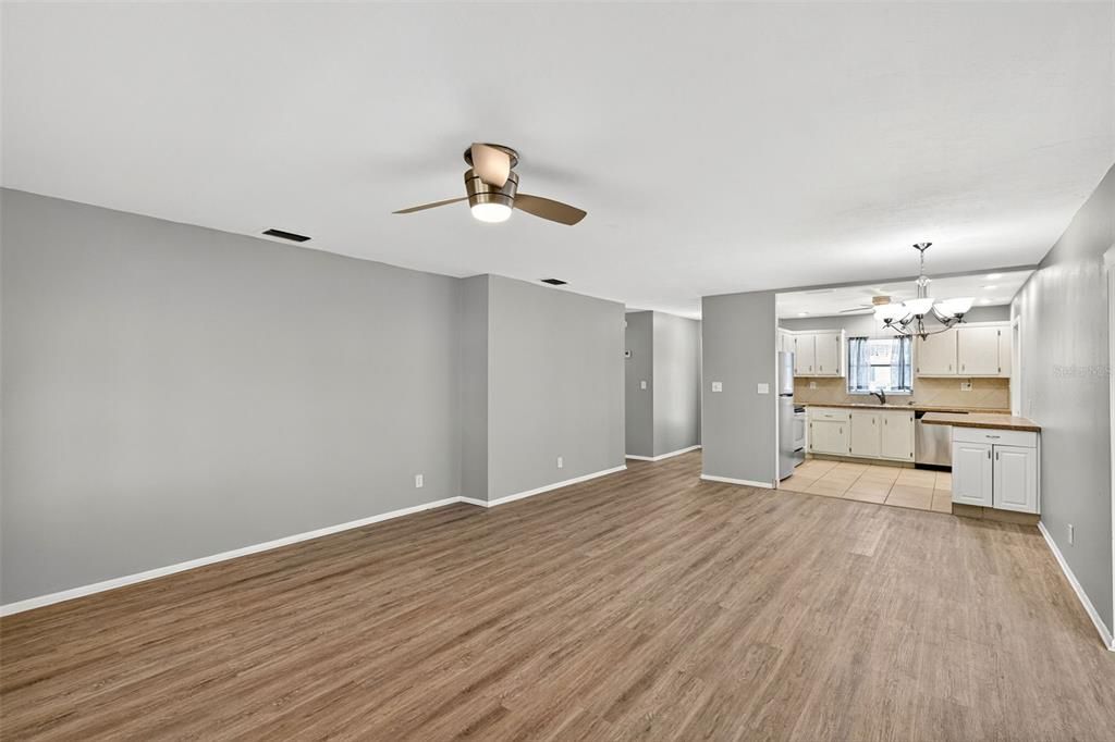 For Sale: $144,900 (2 beds, 2 baths, 1151 Square Feet)