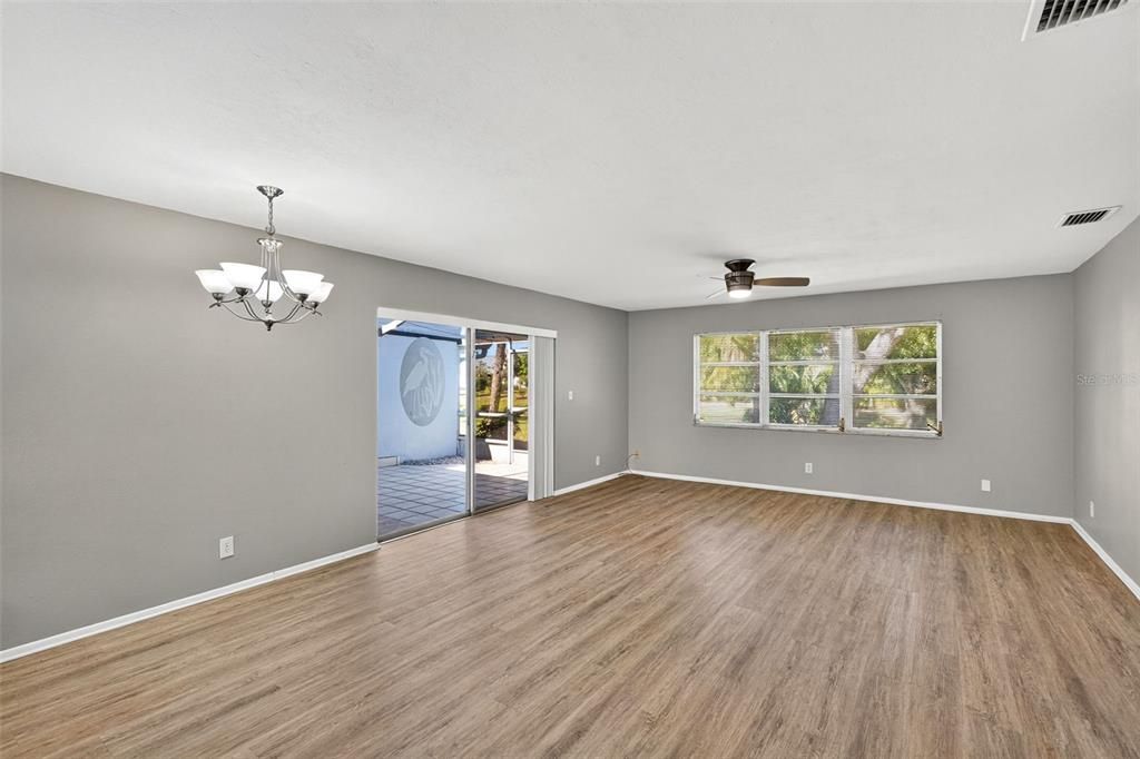 For Sale: $144,900 (2 beds, 2 baths, 1151 Square Feet)