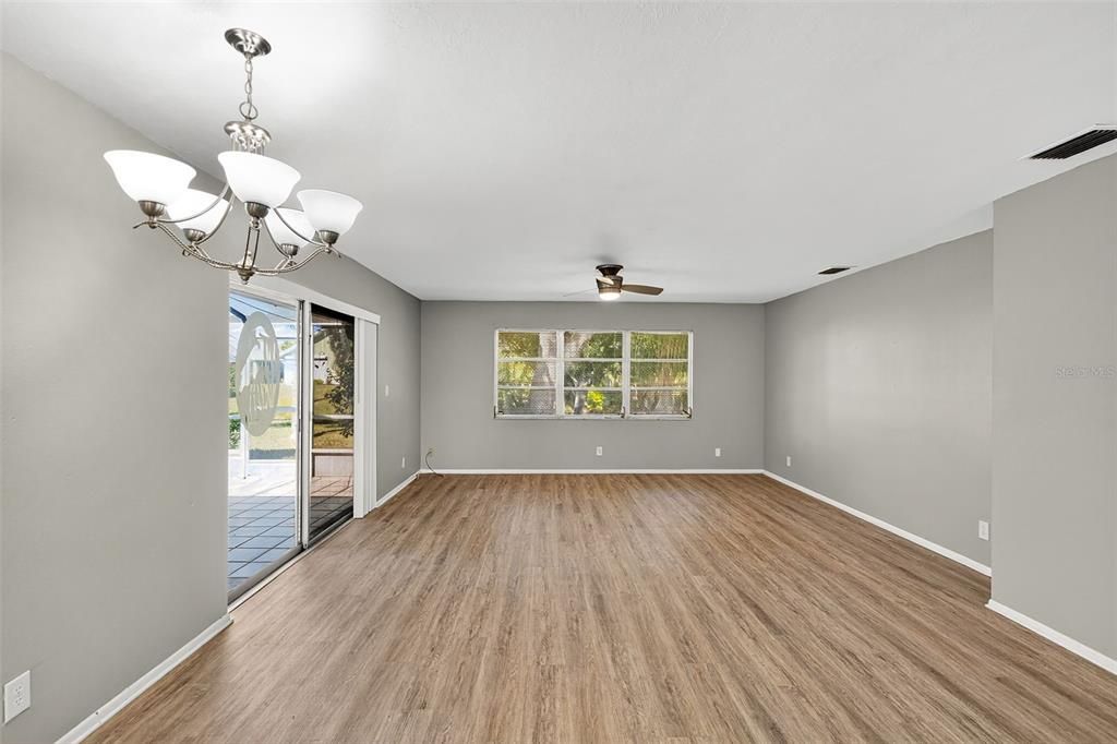For Sale: $144,900 (2 beds, 2 baths, 1151 Square Feet)