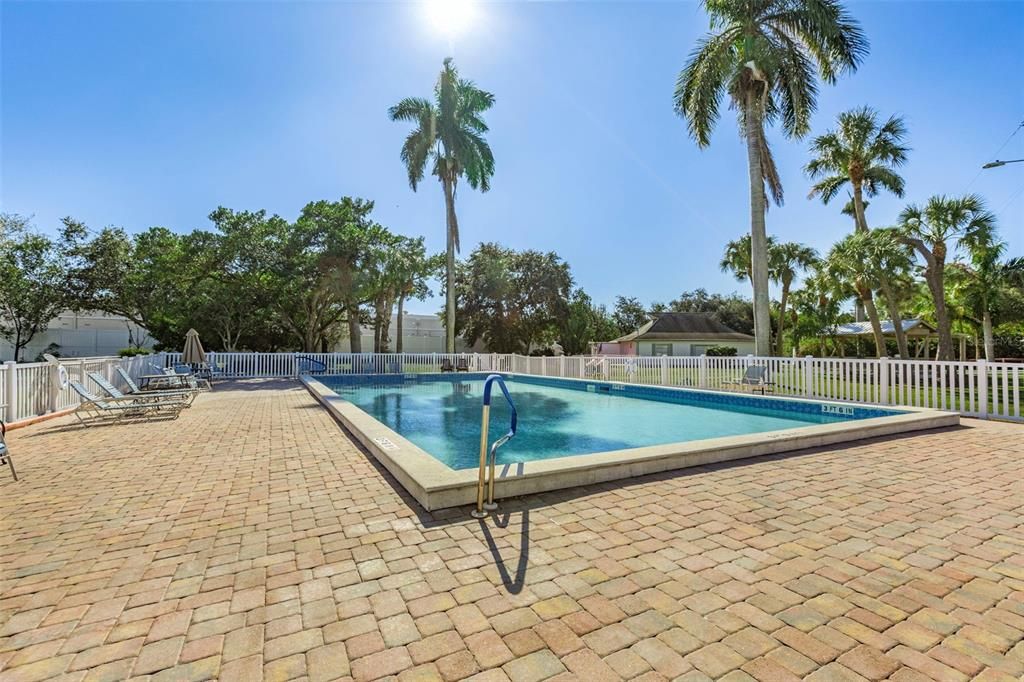 For Sale: $144,900 (2 beds, 2 baths, 1151 Square Feet)