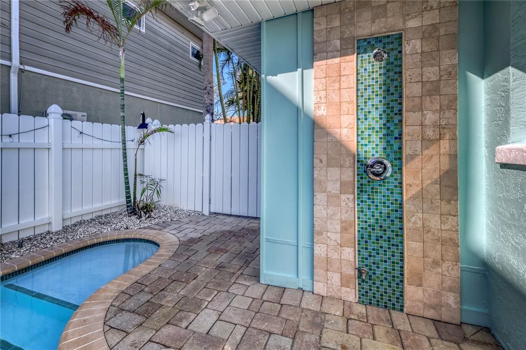 En Venta: $1,399,000 (4 camas, 0 baños, 1500 Pies cuadrados)