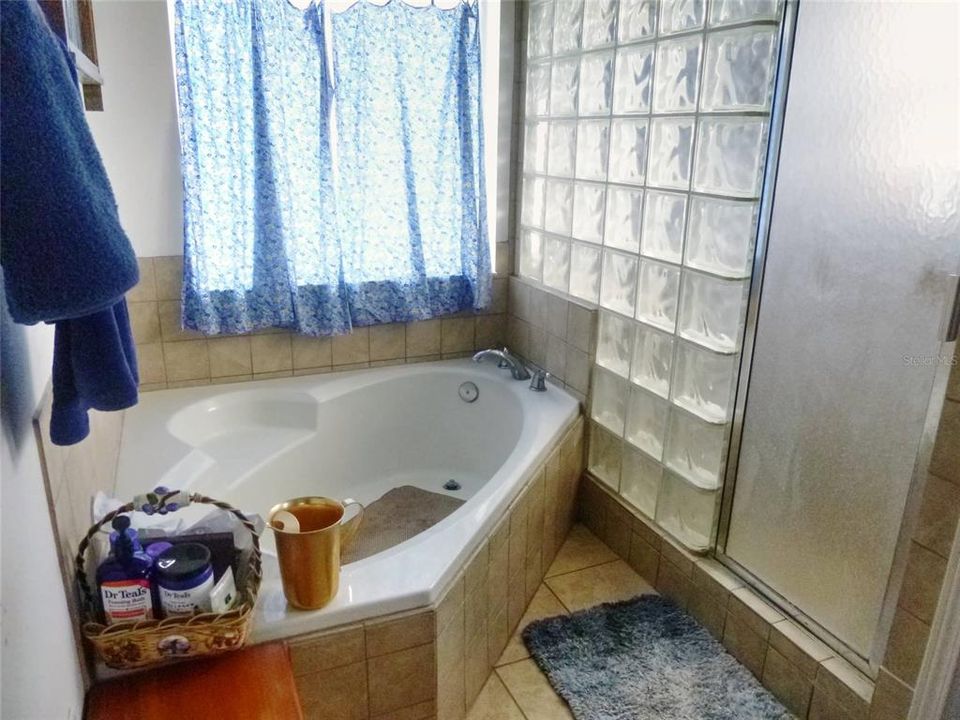 For Sale: $392,000 (3 beds, 2 baths, 1903 Square Feet)