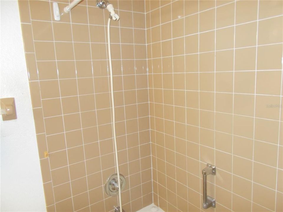На продажу: $124,900 (2 спален, 2 ванн, 1218 Квадратных фут)