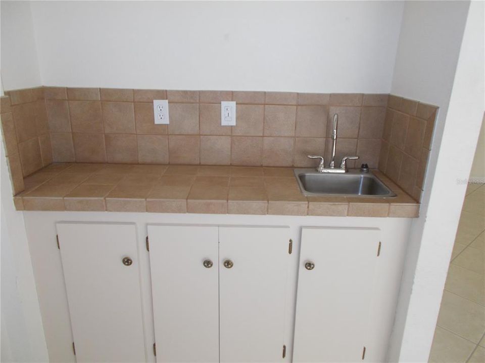 На продажу: $124,900 (2 спален, 2 ванн, 1218 Квадратных фут)
