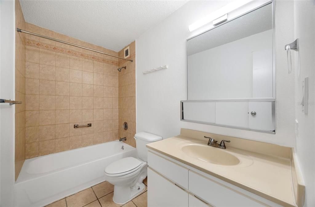 В аренду: $1,900 (3 спален, 2 ванн, 1200 Квадратных фут)