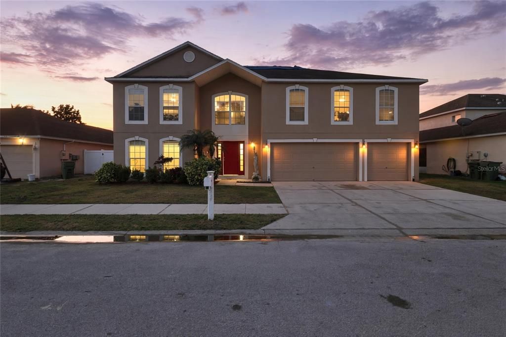 Active With Contract: $425,000 (6 beds, 4 baths, 3920 Square Feet)