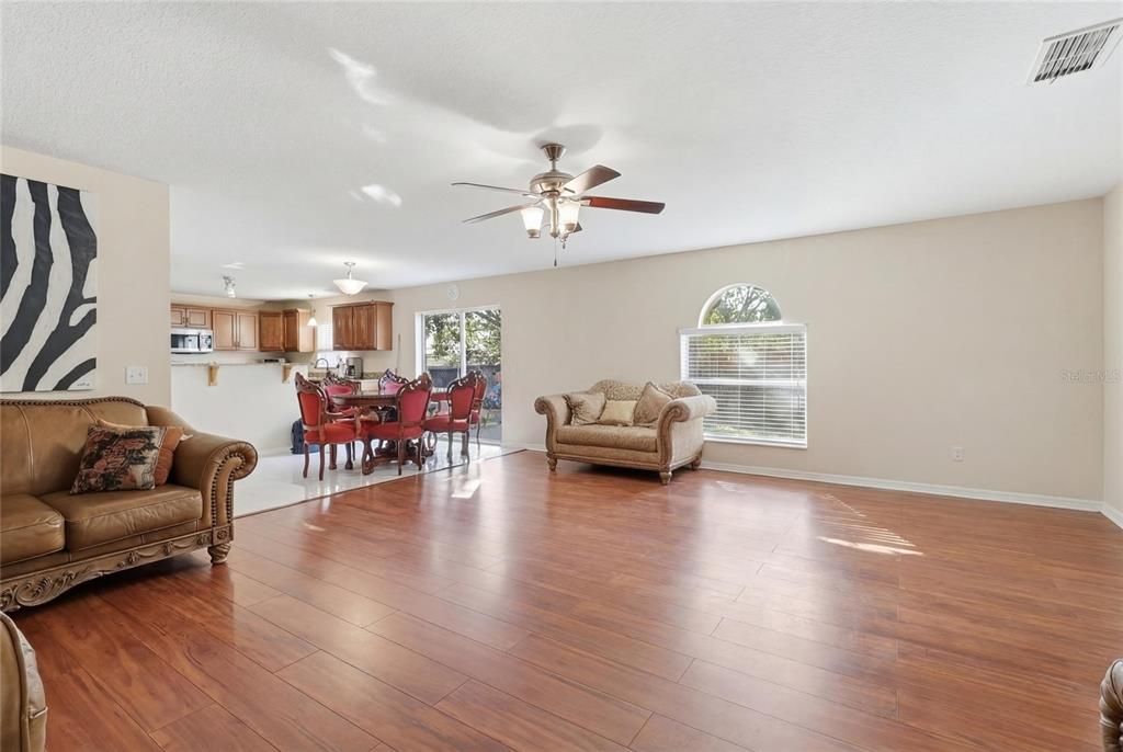 Active With Contract: $425,000 (6 beds, 4 baths, 3920 Square Feet)