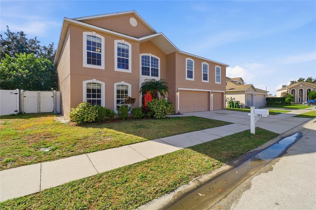 Active With Contract: $425,000 (6 beds, 4 baths, 3920 Square Feet)