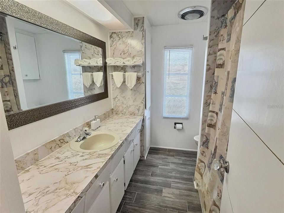 В аренду: $2,800 (2 спален, 2 ванн, 1296 Квадратных фут)