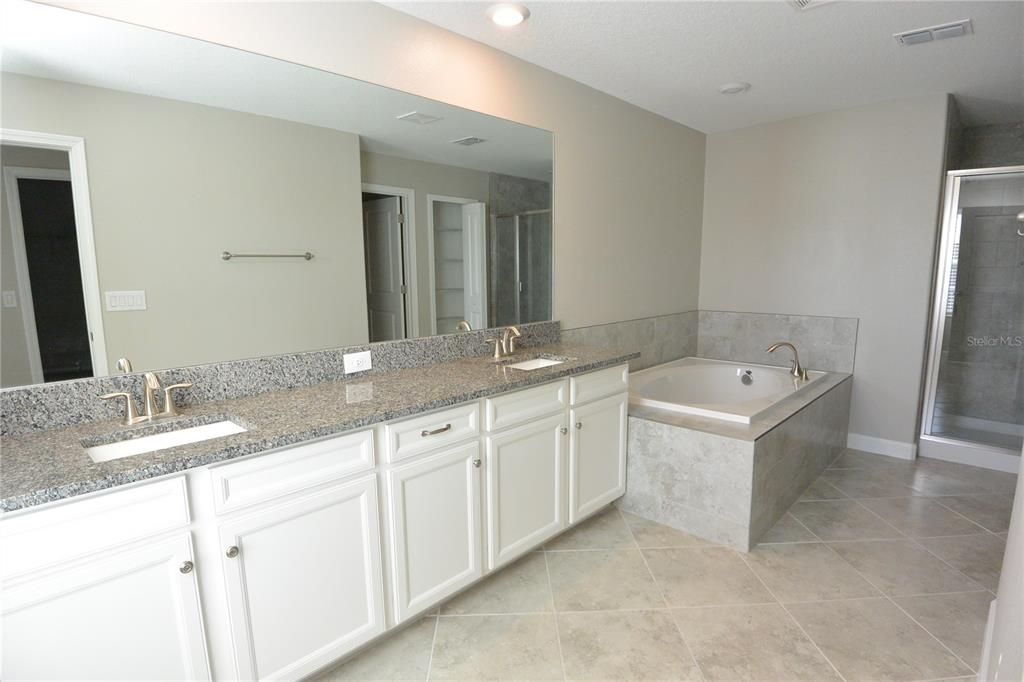 En Venta: $416,500 (3 camas, 2 baños, 2319 Pies cuadrados)