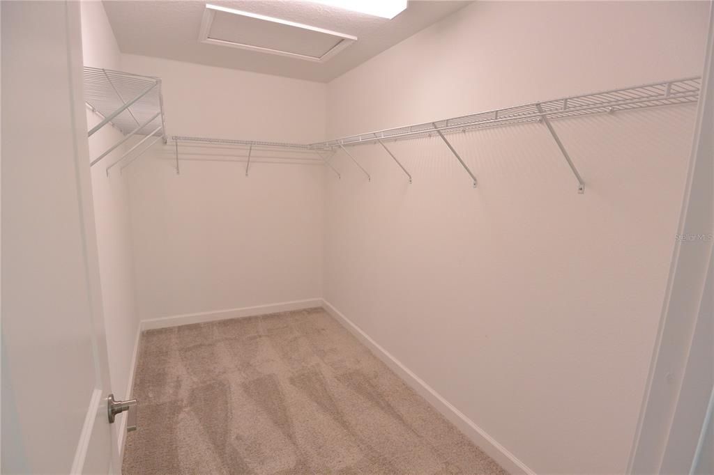 En Venta: $416,500 (3 camas, 2 baños, 2319 Pies cuadrados)