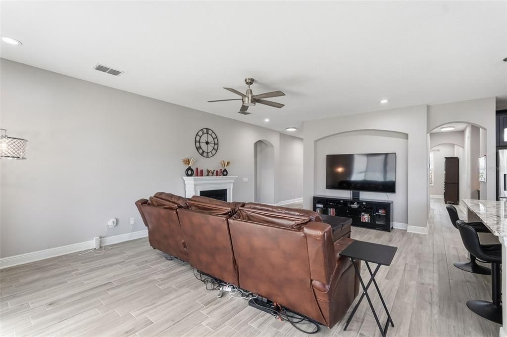 En Venta: $975,000 (7 camas, 4 baños, 5518 Pies cuadrados)