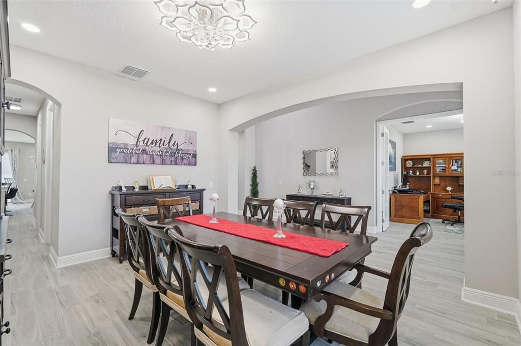 En Venta: $975,000 (7 camas, 4 baños, 5518 Pies cuadrados)