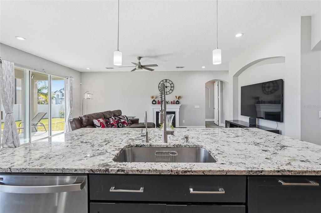 En Venta: $975,000 (7 camas, 4 baños, 5518 Pies cuadrados)