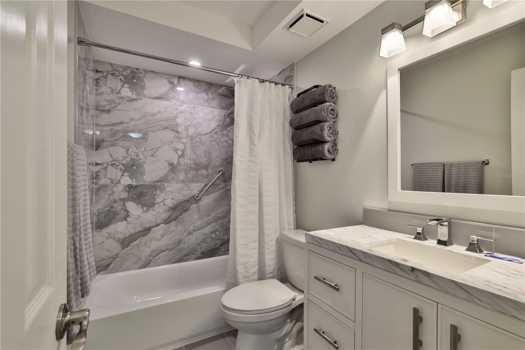 For Rent: $4,500 (2 beds, 2 baths, 912 Square Feet)