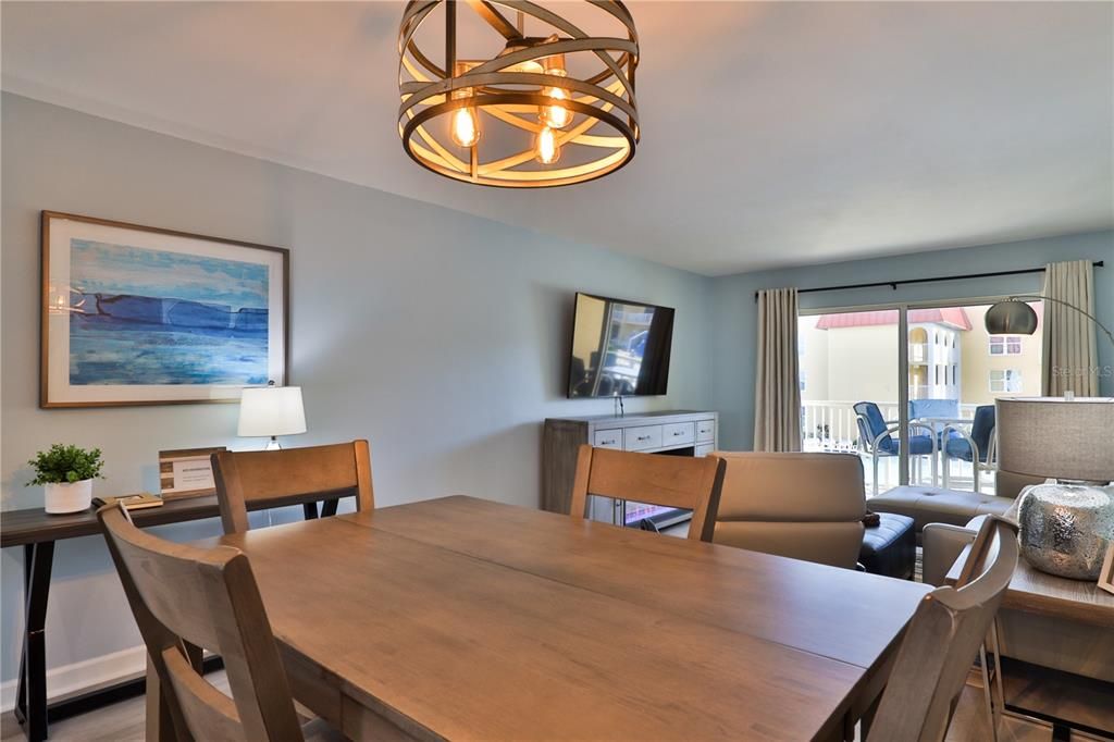 For Rent: $4,500 (2 beds, 2 baths, 912 Square Feet)