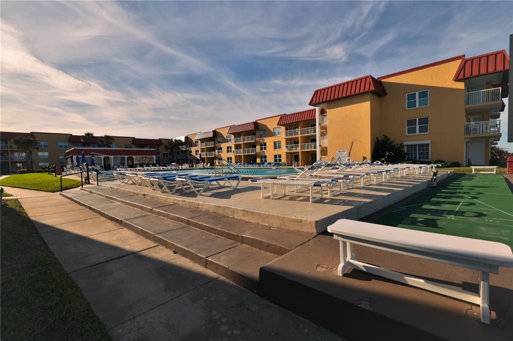 For Rent: $4,500 (2 beds, 2 baths, 912 Square Feet)