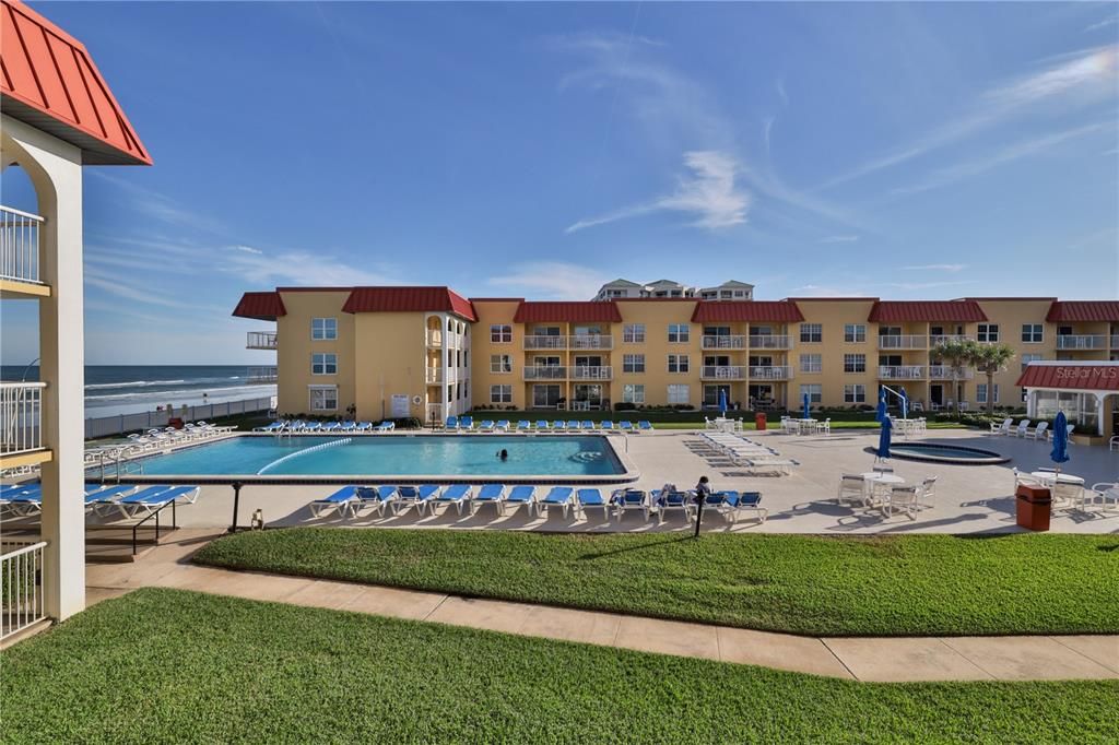 For Rent: $4,500 (2 beds, 2 baths, 912 Square Feet)