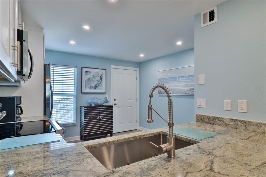 For Rent: $4,500 (2 beds, 2 baths, 912 Square Feet)