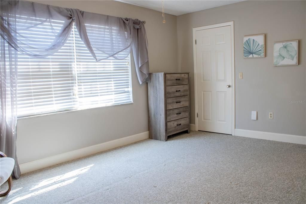 Active With Contract: $179,900 (3 beds, 2 baths, 1178 Square Feet)