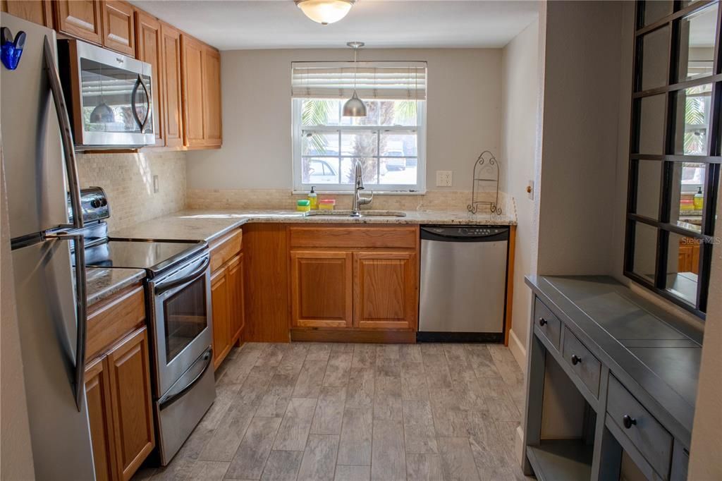 Active With Contract: $179,900 (3 beds, 2 baths, 1178 Square Feet)