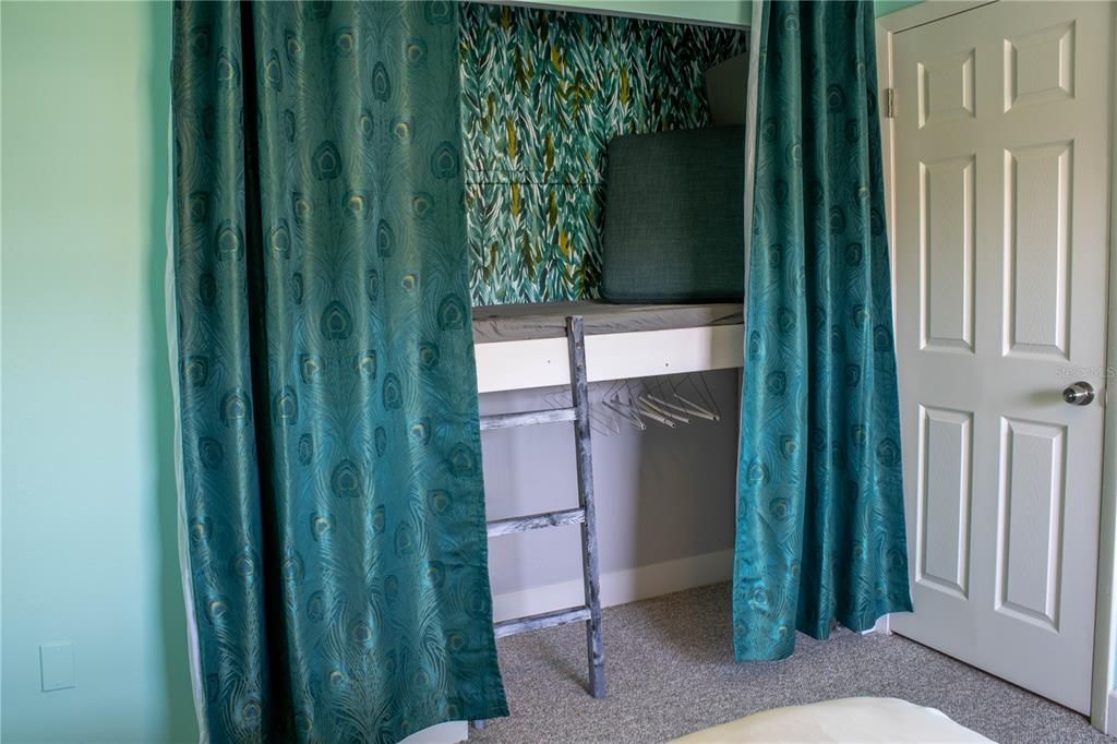 Active With Contract: $179,900 (3 beds, 2 baths, 1178 Square Feet)