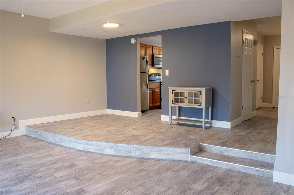 Active With Contract: $179,900 (3 beds, 2 baths, 1178 Square Feet)