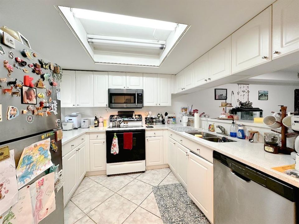 For Sale: $810,000 (6 beds, 0 baths, 3468 Square Feet)