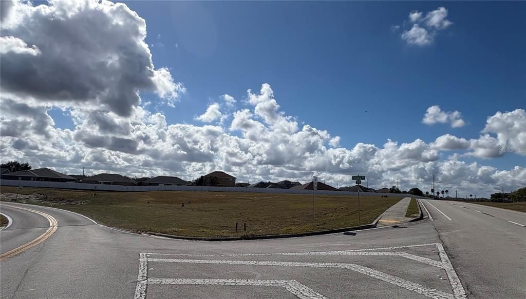 На продажу: $225,000 (1.36 acres)