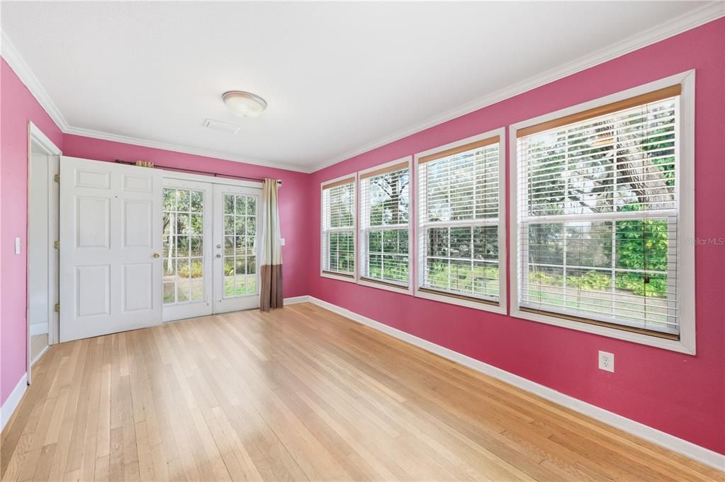 Activo con contrato: $350,000 (3 camas, 2 baños, 1540 Pies cuadrados)
