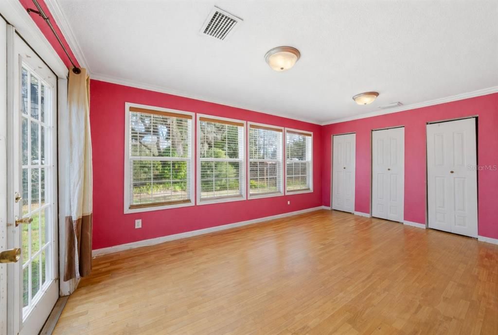 Activo con contrato: $350,000 (3 camas, 2 baños, 1540 Pies cuadrados)