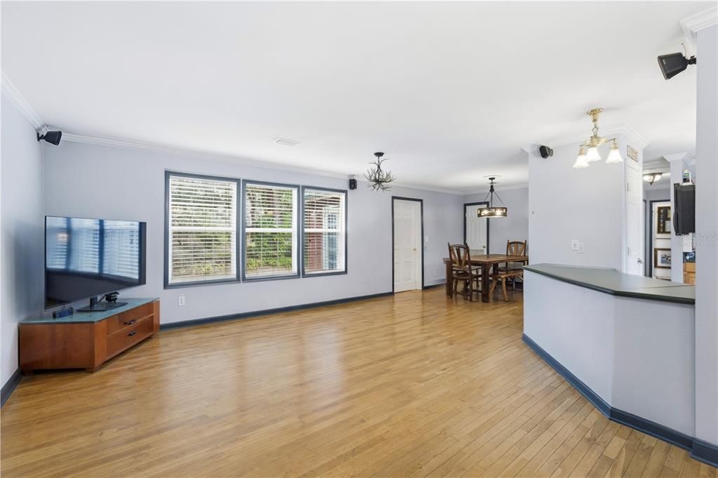 Activo con contrato: $350,000 (3 camas, 2 baños, 1540 Pies cuadrados)