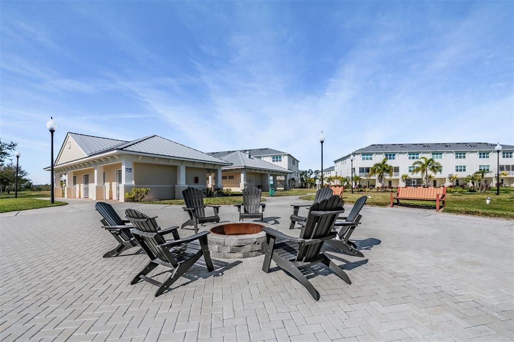 Activo con contrato: $629,900 (3 camas, 3 baños, 2244 Pies cuadrados)