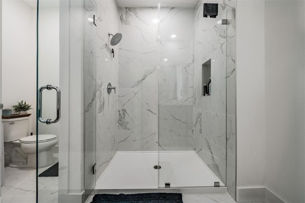 Activo con contrato: $629,900 (3 camas, 3 baños, 2244 Pies cuadrados)