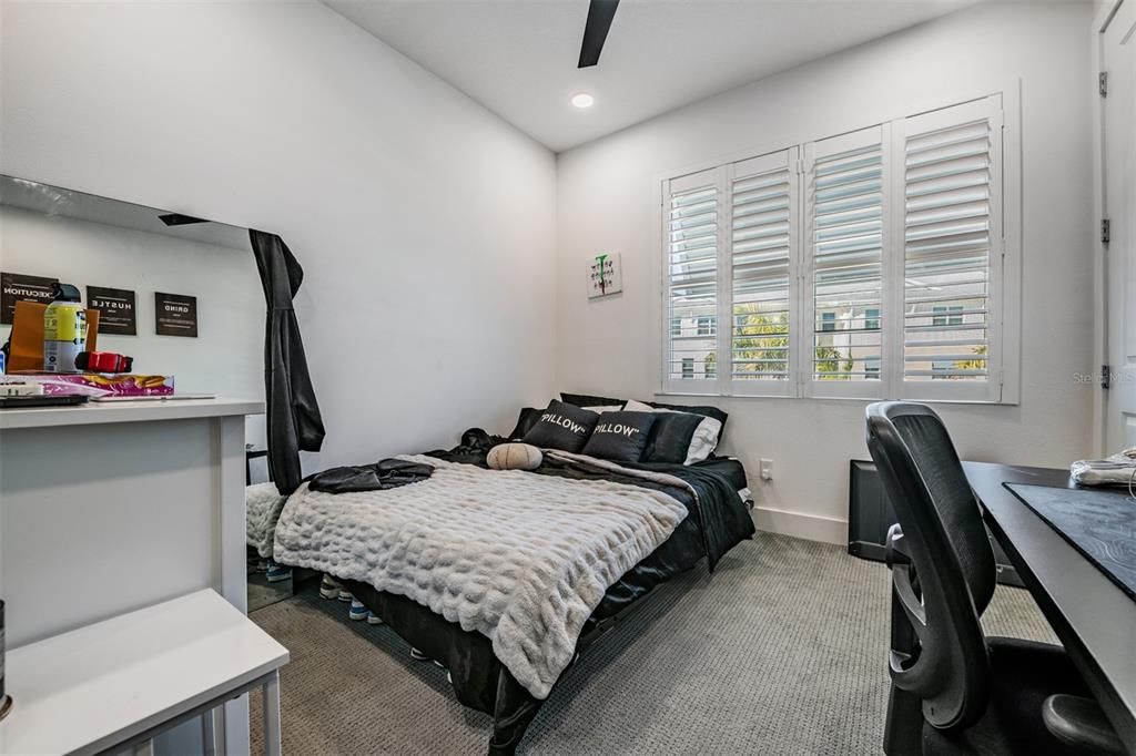 Activo con contrato: $629,900 (3 camas, 3 baños, 2244 Pies cuadrados)