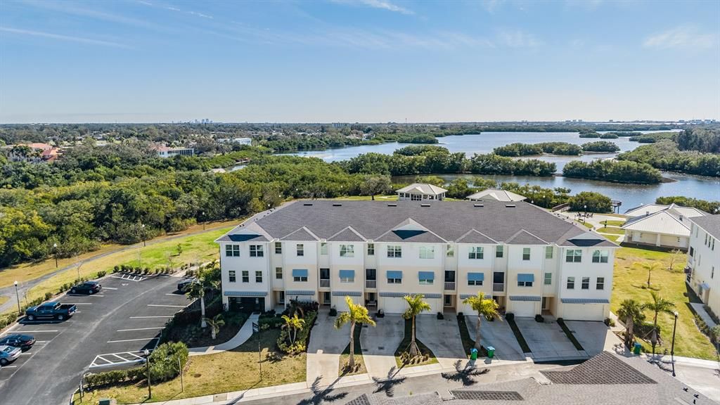 Activo con contrato: $629,900 (3 camas, 3 baños, 2244 Pies cuadrados)